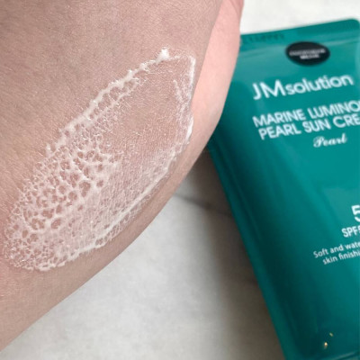 Солнцезащитный крем с экстрактом жемчуга JMsolution Marine Luminous Pearl Sun Cream SPF50+ PA++++ 50 мл