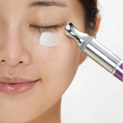 Крем для глаз с виброаппликатором и коллагеном VT Cosmetics Reedle Shot Lifting Eye Cream 15 мл